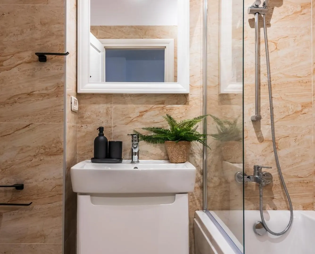 Central Residence Apartment 128 Bukarest 0*,